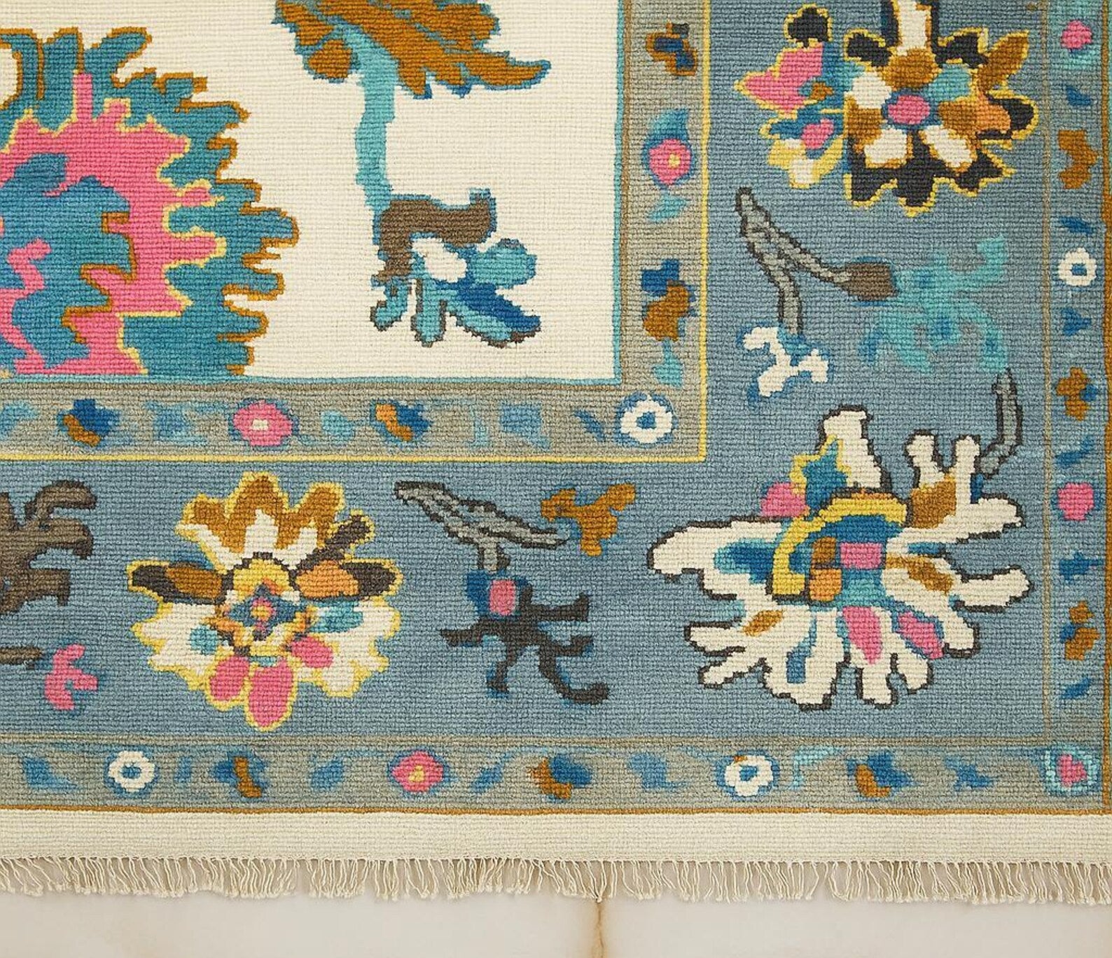 Elegant Vintage Floral Area Rug - Turkish Design Hand Knotted Soft Pastel Accent Rug