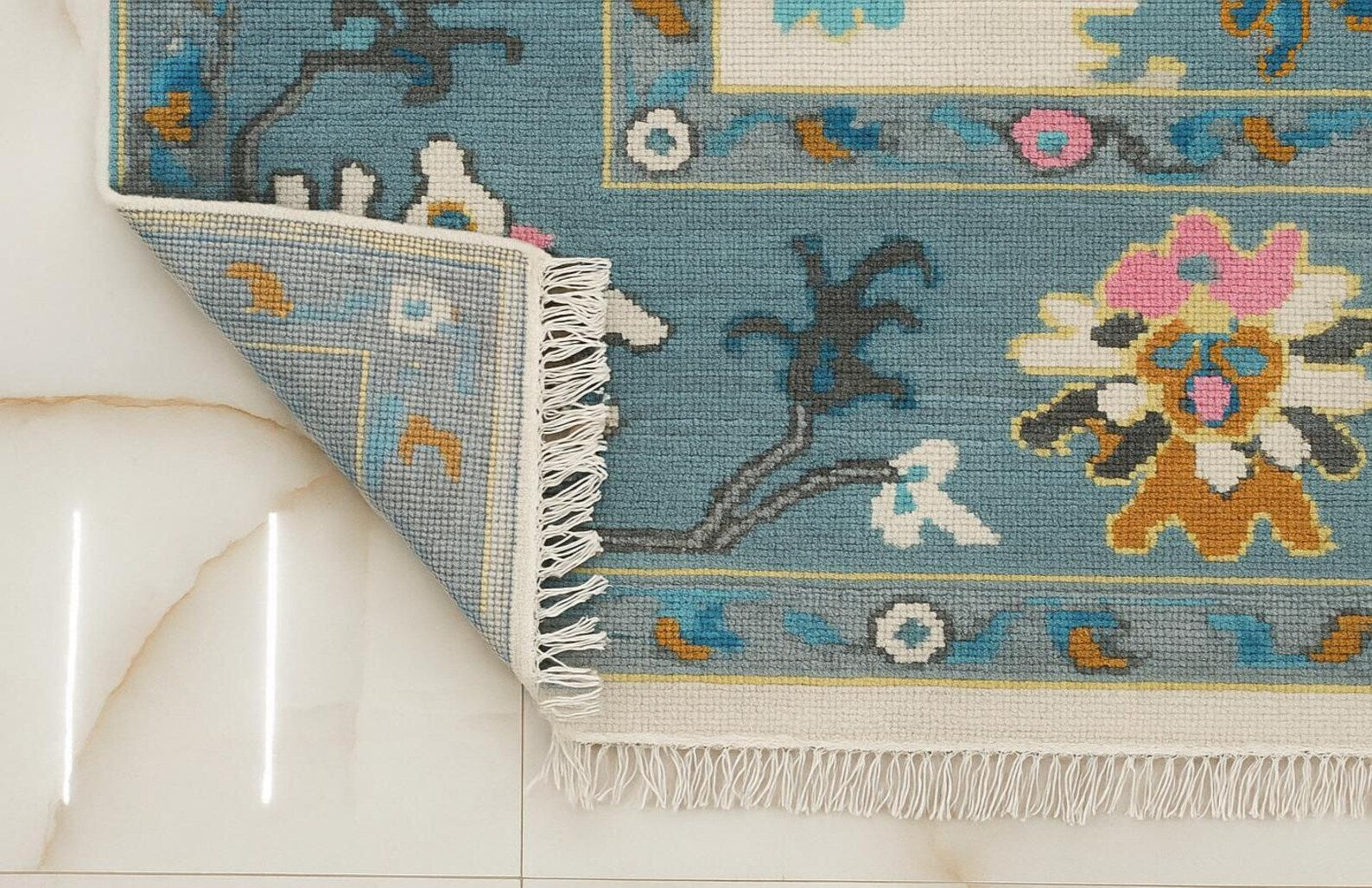 Elegant Vintage Floral Area Rug - Turkish Design Hand Knotted Soft Pastel Accent Rug