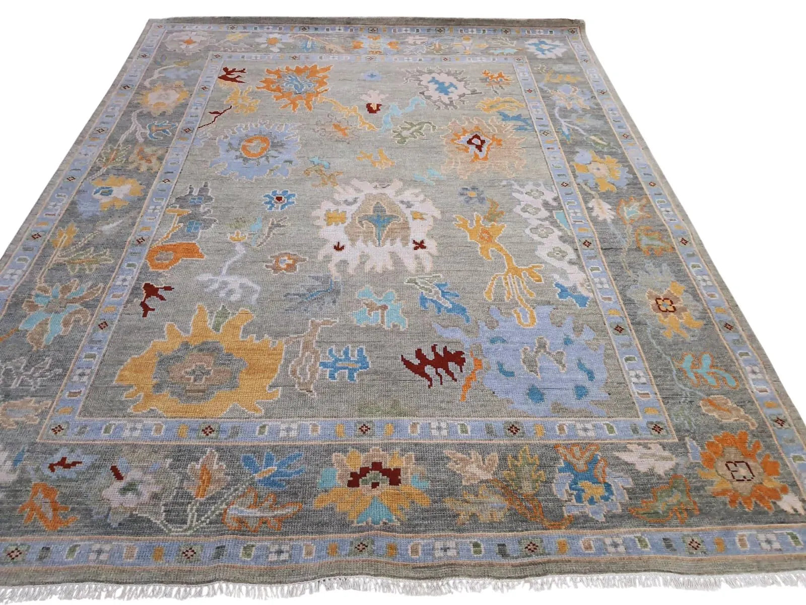 Low Pile Hand Knotted Oriental Wool Area Rug – Vintage-Style Tribal Motif in Soft Gray with Multicolor Accents